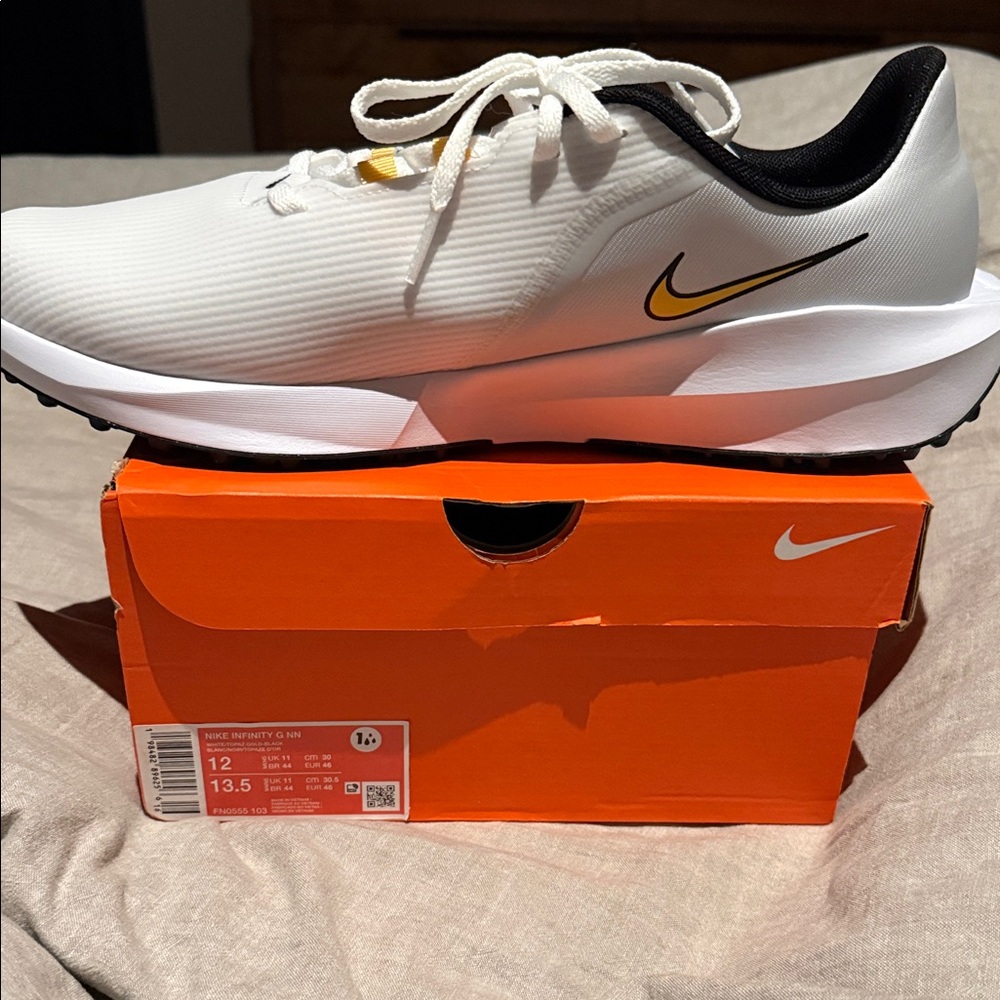 Nike Infinity G NN Golf Shoes
White/Black/Topaz Gold